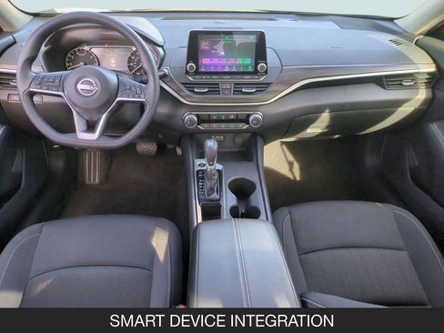 Used 2025 Nissan Altima 2.5 SV FWD image 13