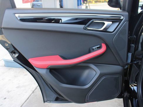 Used 2019 Porsche Macan AWD/4WD image 49