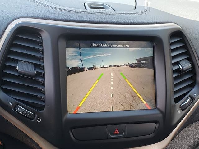 Used 2017 Jeep Cherokee Limited AWD/4WD image 23