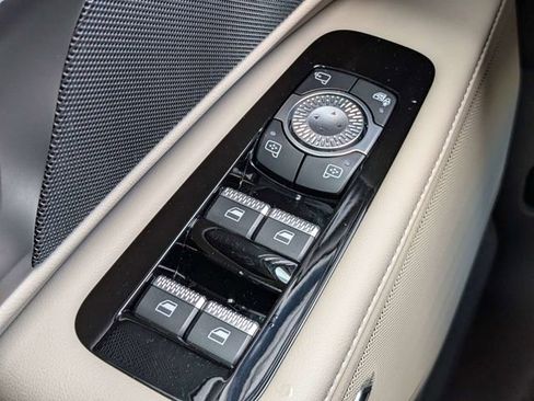 Used 2025 Lincoln Nautilus Reserve image 29