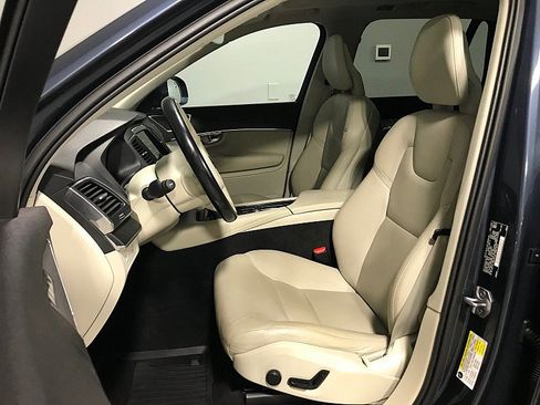 Used 2020 Volvo XC90 T5 Momentum w/ Protection Package Premier FWD image 11