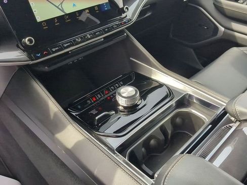 Used 2024 Jeep Wagoneer Base w/ Convenience Group I image 26