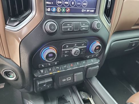 Used 2022 Chevrolet Silverado 2500 High Country w/ Z71 Off-Road Package image 22