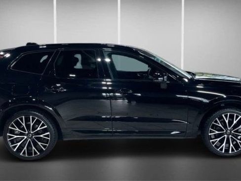 Used 2022 Volvo XC60 T8 R-Design w/ Advanced Package image 8