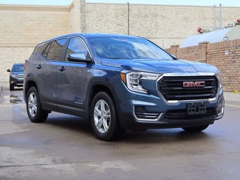 Used 2024 GMC Terrain SLE AWD/4WD image 2