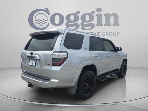 Used 2017 Toyota 4Runner SR5 Premium AWD/4WD image 5