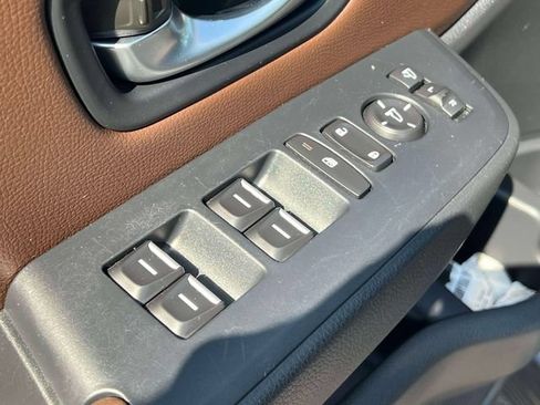 Used 2025 Honda Pilot Elite image 18