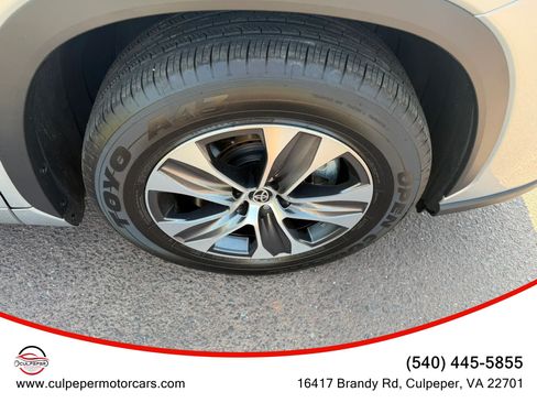 Used 2021 Toyota Highlander XLE FWD image 32