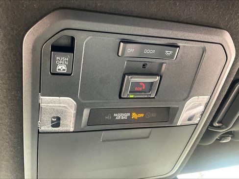 Used 2025 Toyota 4Runner TRD Off-Road image 32