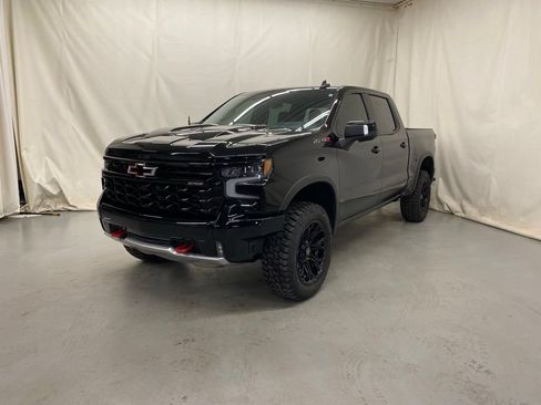 Used 2024 Chevrolet Silverado 1500 ZR2 w/ Technology Package AWD/4WD image 2