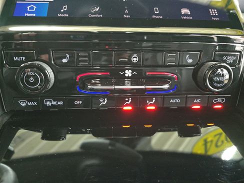 Certified 2024 Jeep Grand Cherokee Limited AWD/4WD image 21