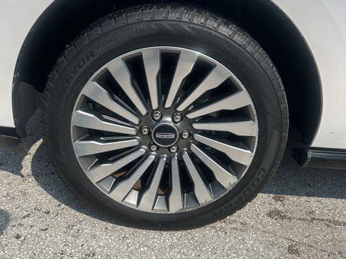 Used 2018 Lincoln Navigator Reserve AWD/4WD image 11