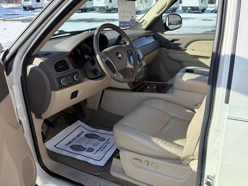 Used 2011 Chevrolet Avalanche LTZ image 8