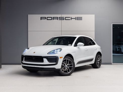 Certified 2026 Porsche Macan AWD/4WD image 1