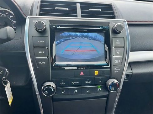 Used 2016 Toyota Camry SE w/ Moonroof Package image 22