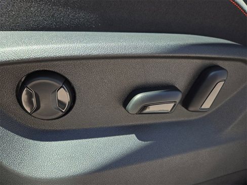 New 2025 Volkswagen Atlas Peak Edition SE image 19