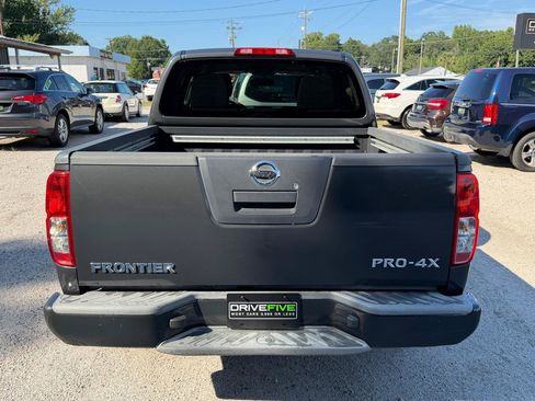 Used 2012 Nissan Frontier PRO-4X AWD/4WD image 4