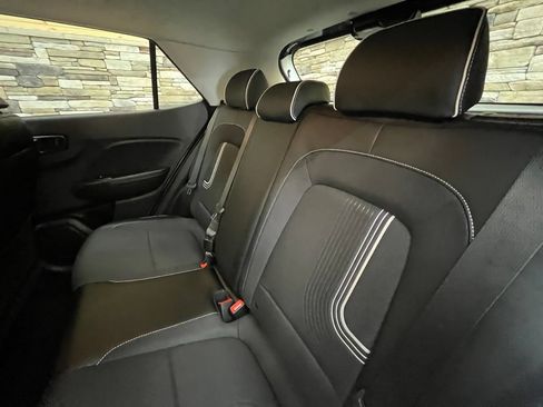 Used 2024 Hyundai Venue Limited FWD image 44