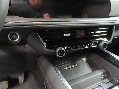 Used 2025 Chevrolet Suburban Premier image 60