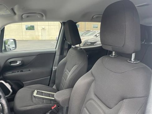 Used 2018 Jeep Renegade Latitude w/ Cold Weather Group AWD/4WD image 5