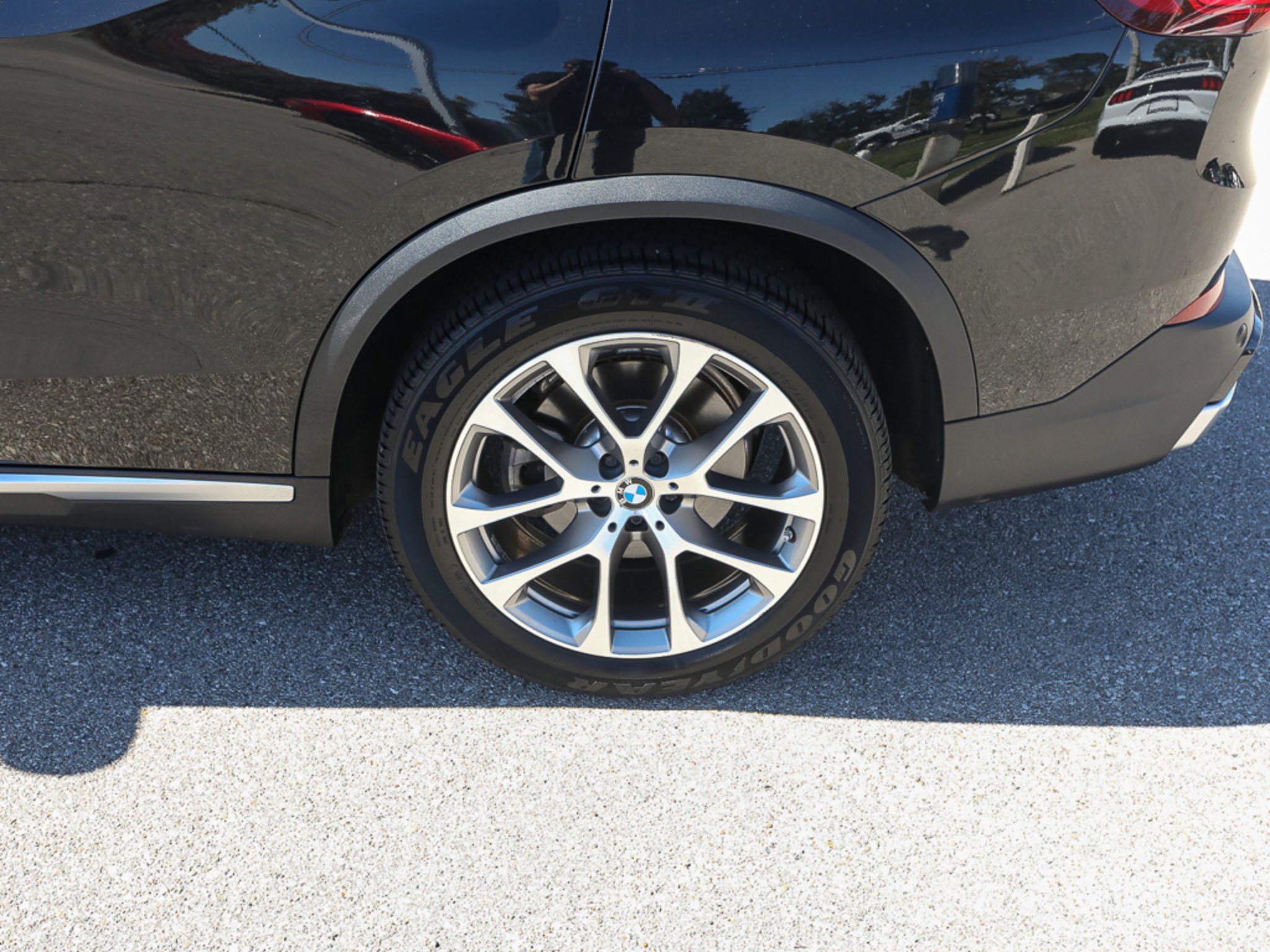 Used 2019 BMW X5 xDrive40i w/ Convenience Package AWD/4WD image 4