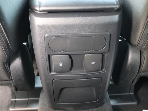Used 2023 Ford Explorer XLT AWD/4WD image 19