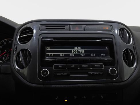Used 2014 Volkswagen Tiguan SE image 21