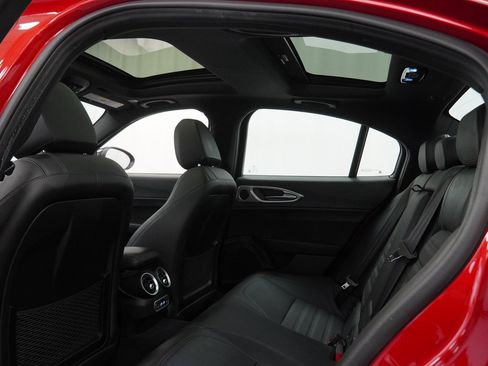 Used 2024 Alfa Romeo Giulia Veloce image 20