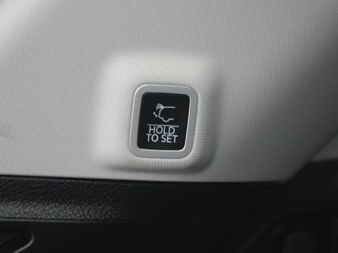 Used 2023 Jeep Grand Cherokee Limited AWD/4WD image 29