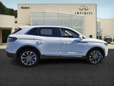 Used 2022 Lincoln Nautilus Reserve w/ Luxury Package image 3