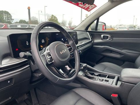 Used 2025 Kia Sorento S image 10