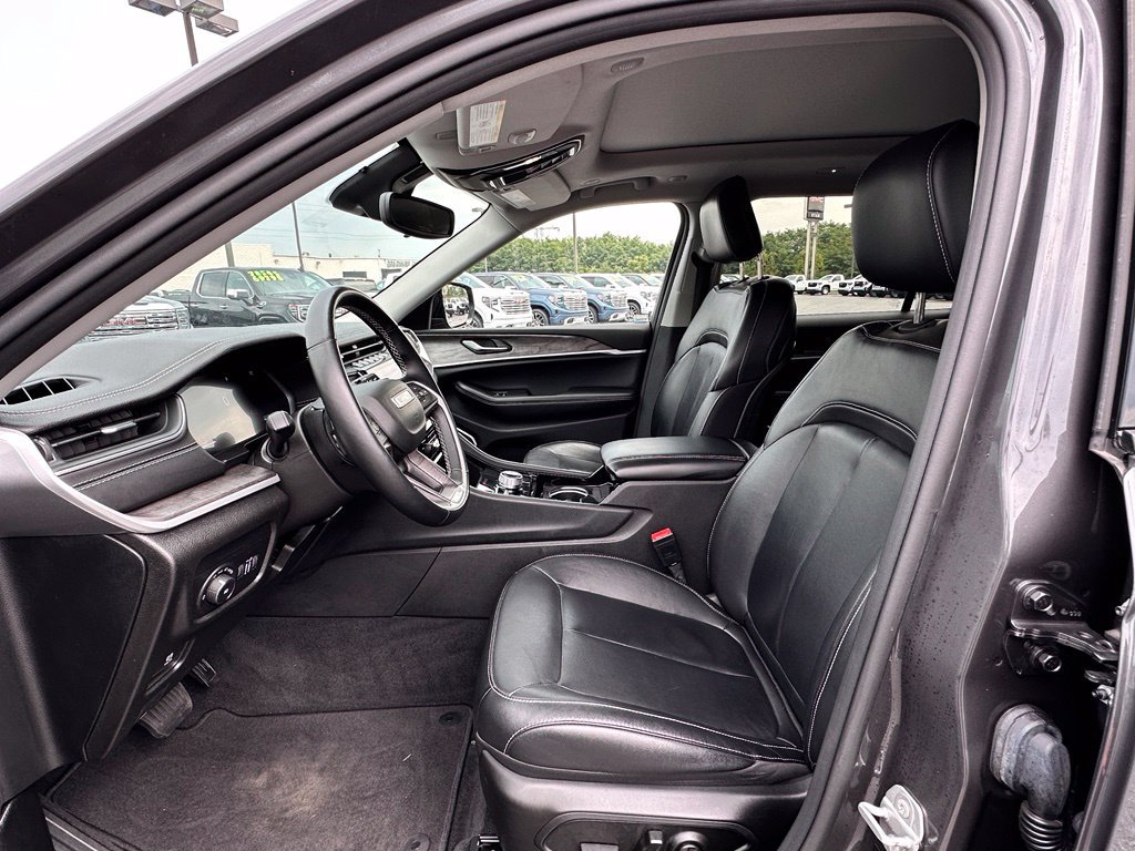 Used 2022 Jeep Grand Cherokee L Limited AWD/4WD image 19