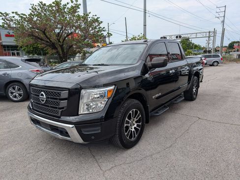 Used 2021 Nissan Titan SV w/ SV Convenience Package RWD image 3