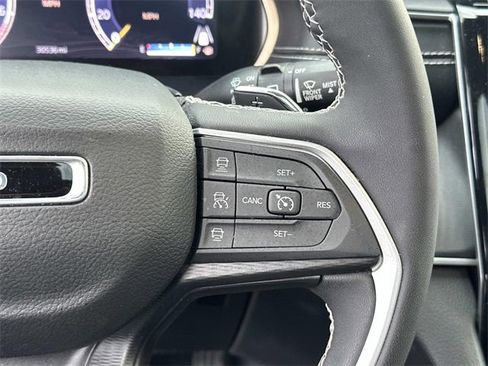 Certified 2023 Jeep Grand Cherokee Laredo w/ Luxury Tech Group I image 28