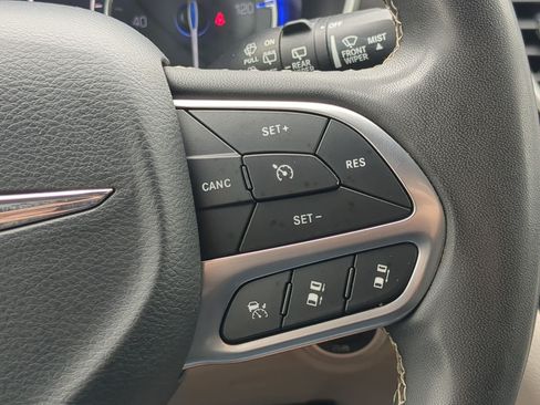 Used 2022 Chrysler Pacifica Touring-L FWD image 20
