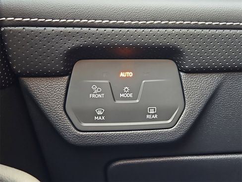 New 2026 Volkswagen Atlas SE image 10