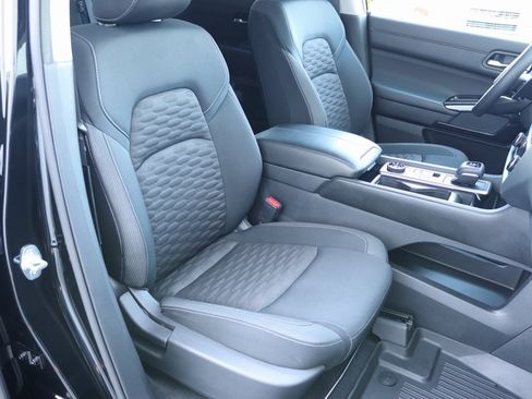 Used 2022 Nissan Pathfinder S image 36