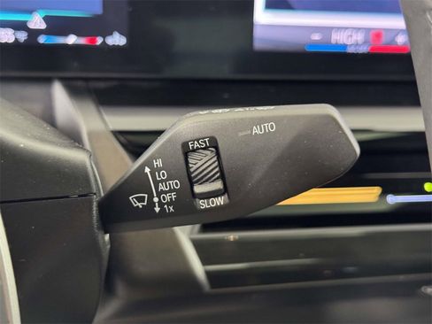 Used 2025 BMW 530i xDrive 530i xDrive w/ Premium Package image 24