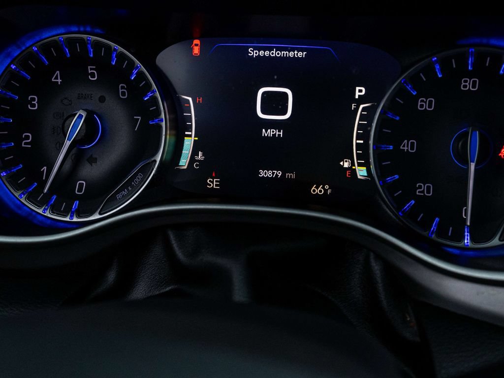 Used 2025 Chrysler Pacifica Select FWD image 16