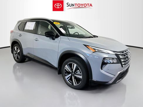 Used 2025 Nissan Rogue SL w/ SL Premium Package FWD image 1