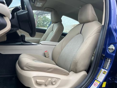 Used 2018 Toyota Camry LE w/ Convenience Package image 11