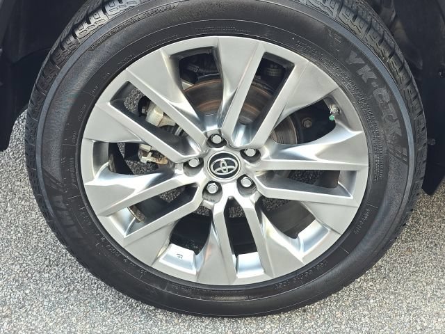 Used 2019 Toyota RAV4 XLE Premium FWD image 11