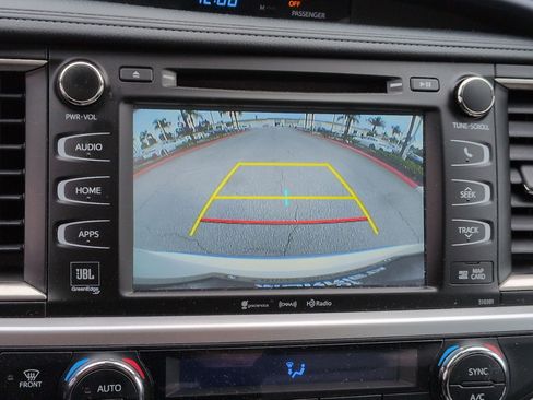 Used 2019 Toyota Highlander Limited image 24