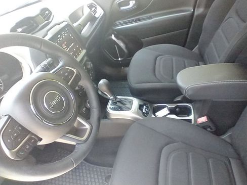 Used 2022 Jeep Renegade Latitude w/ Convenience Group image 19