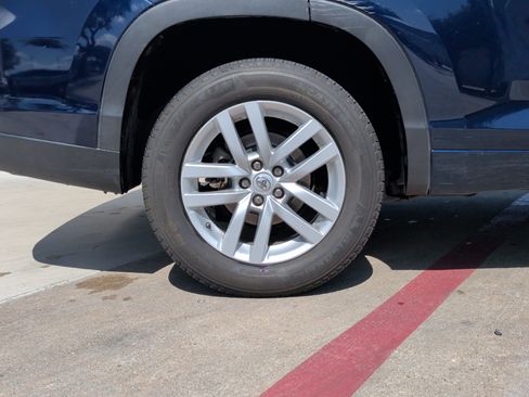 Used 2015 Toyota Highlander LE FWD image 13