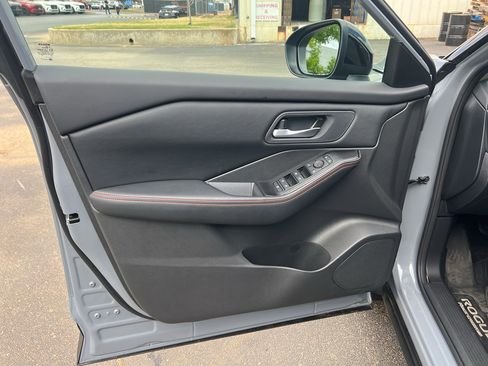 Used 2025 Nissan Rogue SV image 24