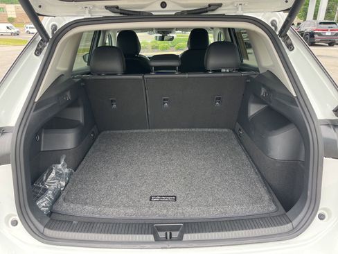 Certified 2025 Volkswagen Tiguan SE AWD/4WD image 29