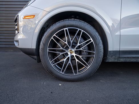Certified 2024 Porsche Cayenne image 23
