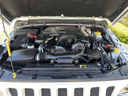 Used 2020 Jeep Wrangler Sport AWD/4WD image 34