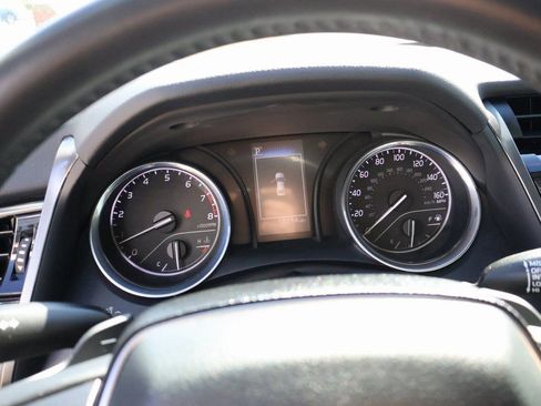 Used 2020 Toyota Camry SE image 27
